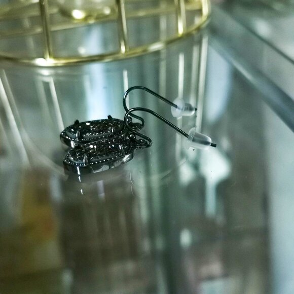 Kendra Scott LEE Black Drusy Gunmetal Earrings - Picture 3 of 3